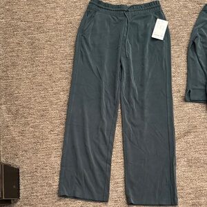 Athleta seasoft straight pant size S.